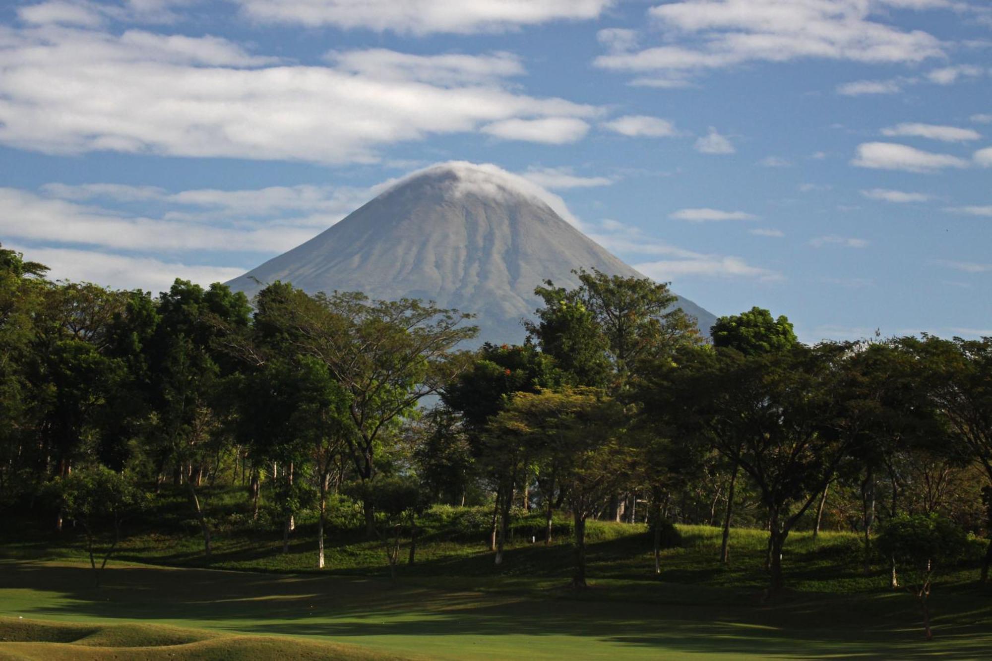 Taman Dayu Golf Club And Resort Prigen Bagian luar foto